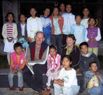 Jan and Ian with school kids in Xiaojin